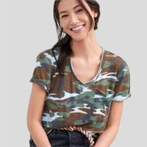 NEW Anthropologie t.la Classic Vneck Tee XS Guacamole Camo Rolled Cuff Relaxed